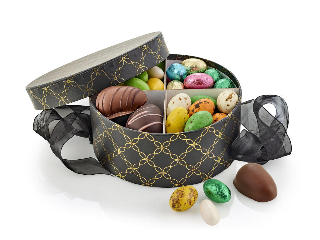 FAMILIEÆSKE MED BLANDEDE PÅSKEÆG