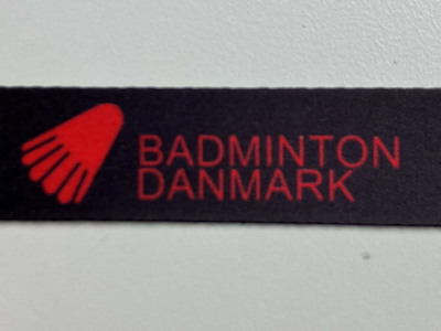 Medaljebånd: Sort med rød skrift