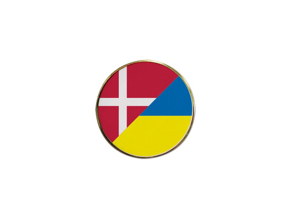Flagpin forgyldt rund 17 mm. Danmark / Ukraine