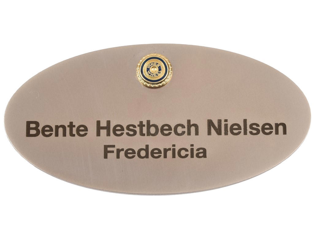 IW Navneskilt stål m. emblem