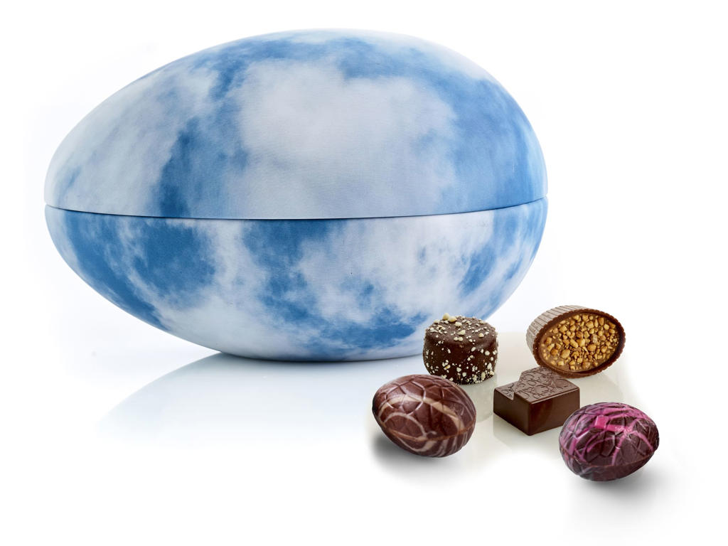 BLUE SKY PÅSKEÆG MED CHOKOLADE OG LUKSUS