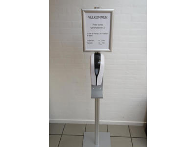 Stander til spritdispenser